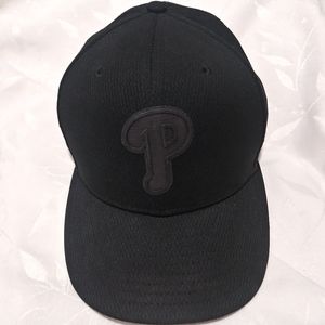 Philadelphia Phillies Black Baseball Hat